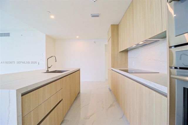 700 NE 24 st 4201, Miami, FL 33137