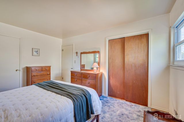 6 Sheffield Place, Metuchen, NJ 08840