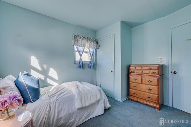 6 Sheffield Place, Metuchen, NJ 08840