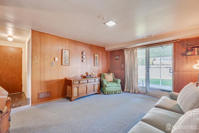 6 Sheffield Place, Metuchen, NJ 08840