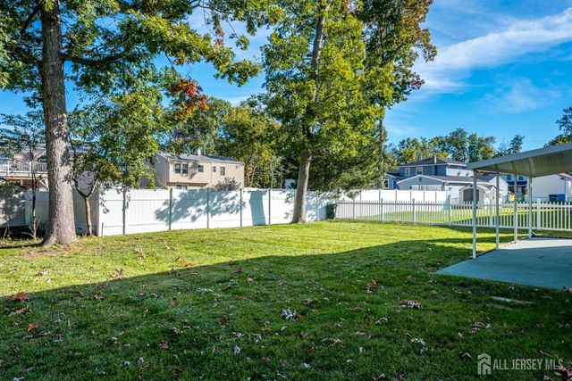 6 Sheffield Place, Metuchen, NJ 08840