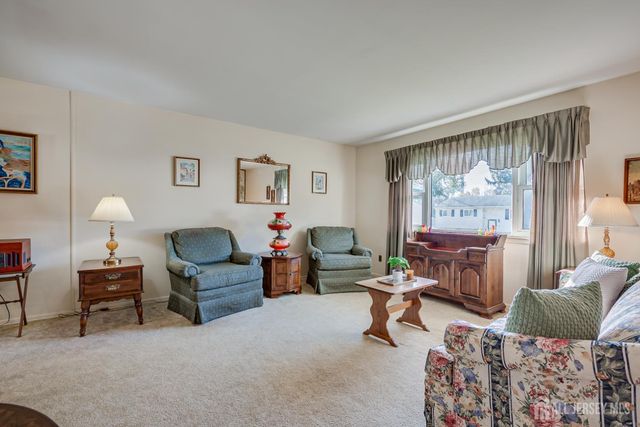 6 Sheffield Place, Metuchen, NJ 08840