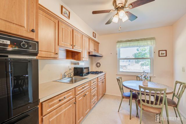 6 Sheffield Place, Metuchen, NJ 08840