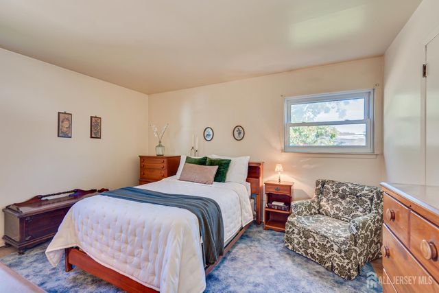 6 Sheffield Place, Metuchen, NJ 08840