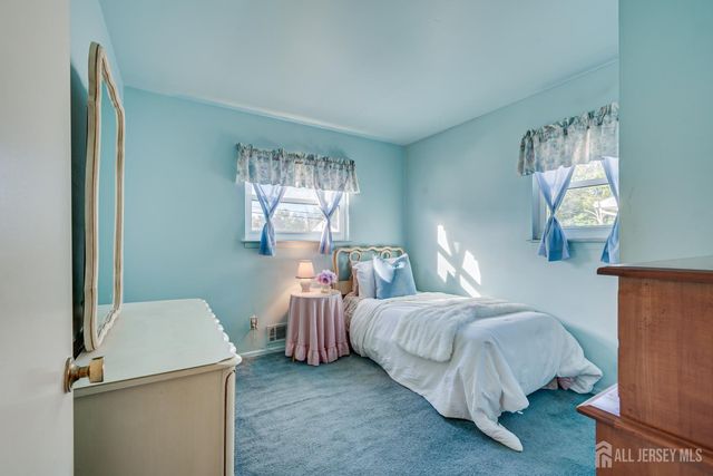 6 Sheffield Place, Metuchen, NJ 08840