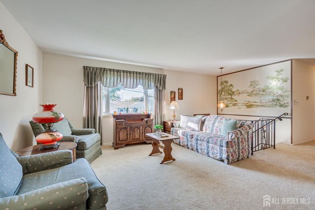 6 Sheffield Place, Metuchen, NJ 08840