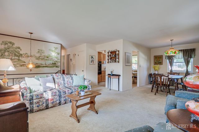 6 Sheffield Place, Metuchen, NJ 08840