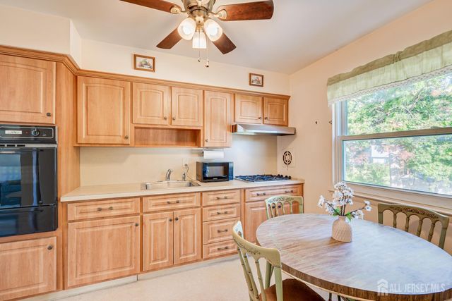6 Sheffield Place, Metuchen, NJ 08840