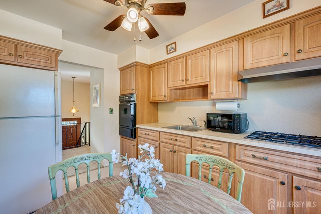 6 Sheffield Place, Metuchen, NJ 08840