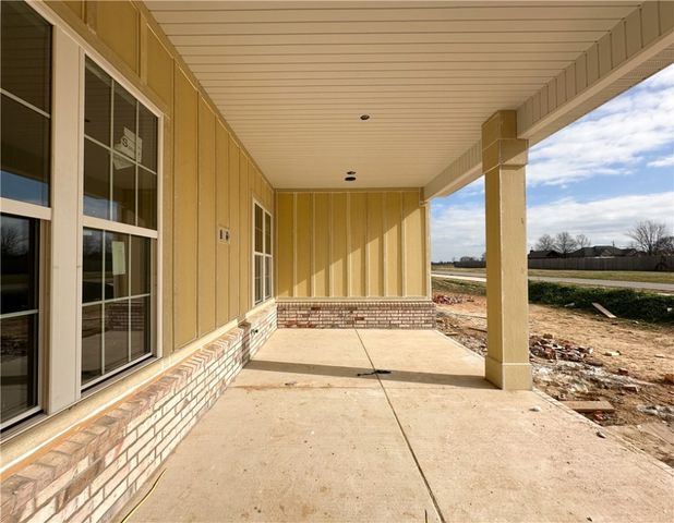 6485 Courtland Avenue, Springdale, AR 72762