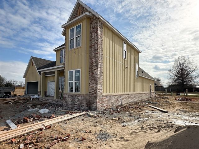 6485 Courtland Avenue, Springdale, AR 72762