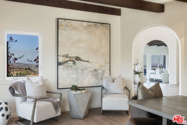 8300 Grand View Drive, Los Angeles, CA 90046