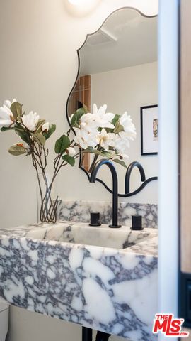 8300 Grand View Drive, Los Angeles, CA 90046