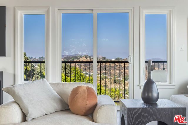 8300 Grand View Drive, Los Angeles, CA 90046