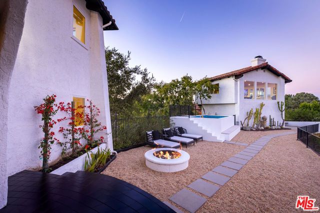 8300 Grand View Drive, Los Angeles, CA 90046