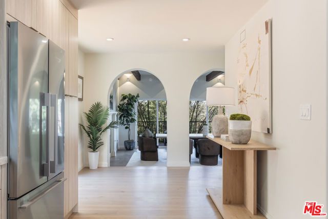 8300 Grand View Drive, Los Angeles, CA 90046