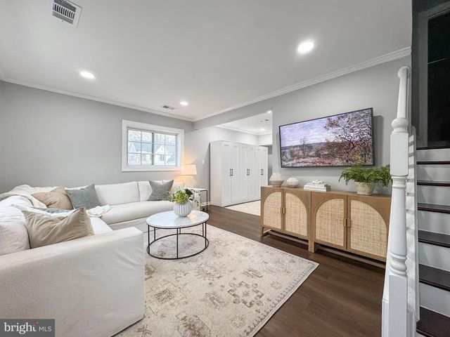 6621 HALLWOOD AVE, Falls Church, VA 22046