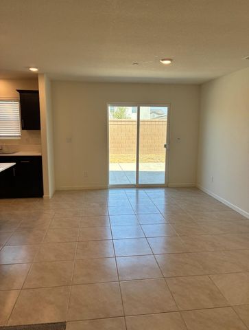 2272 Sanders Ct, Los Banos, CA 93635