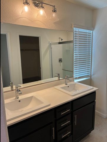 2272 Sanders Ct, Los Banos, CA 93635