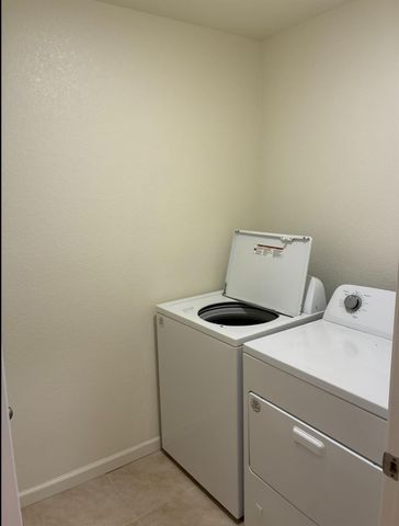 2272 Sanders Ct, Los Banos, CA 93635