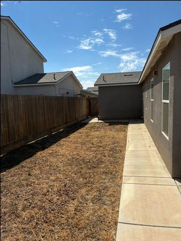 2272 Sanders Ct, Los Banos, CA 93635