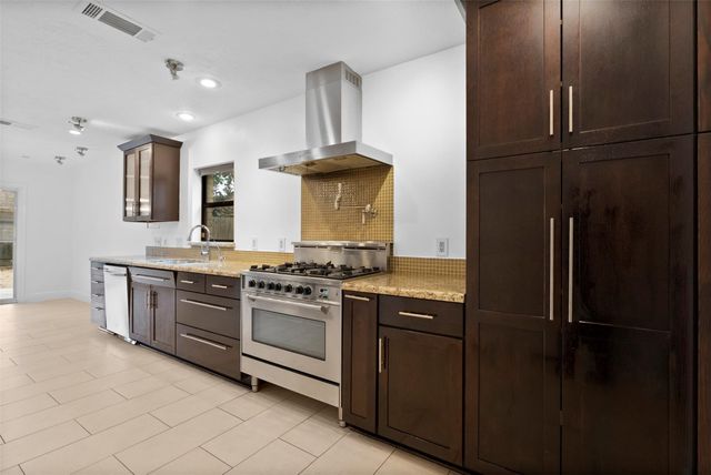 310 W Fair Harbor Lane, Houston, TX 77079