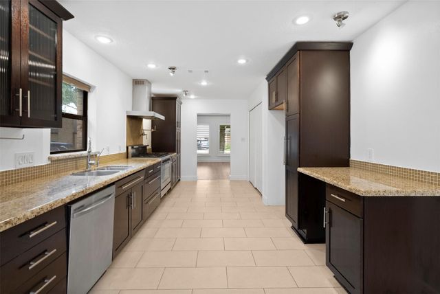 310 W Fair Harbor Lane, Houston, TX 77079