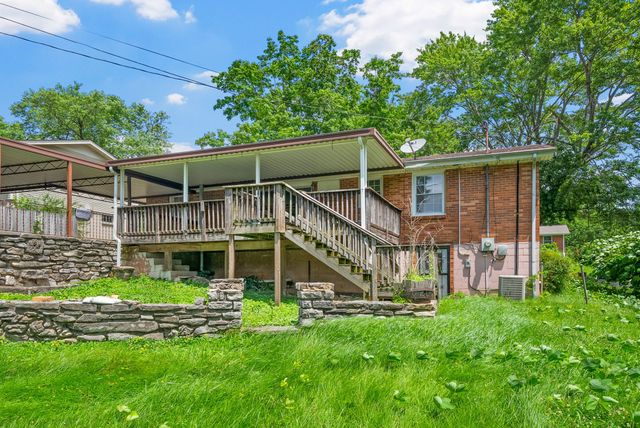 1446 McCan Dr, Clarksville, TN 37043