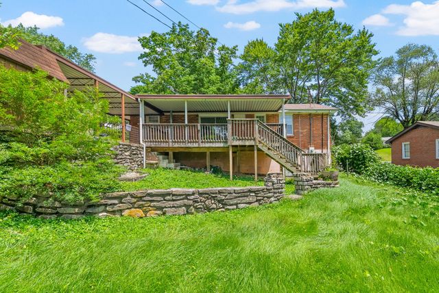1446 McCan Dr, Clarksville, TN 37043