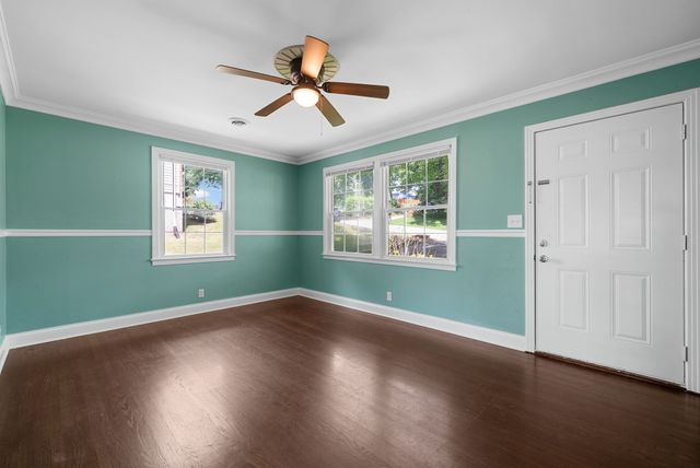 1446 McCan Dr, Clarksville, TN 37043