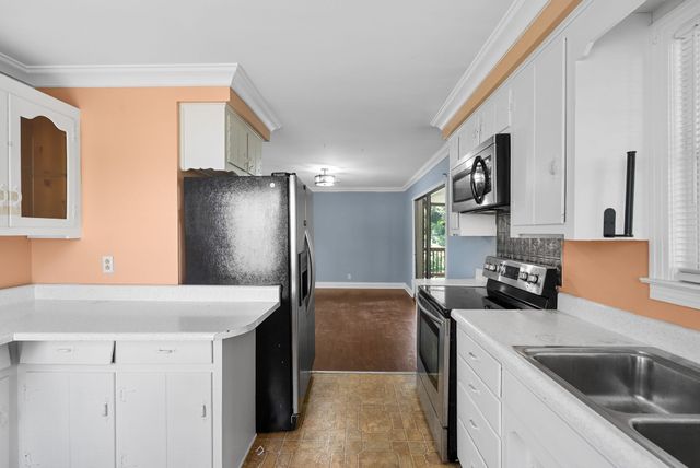 1446 McCan Dr, Clarksville, TN 37043