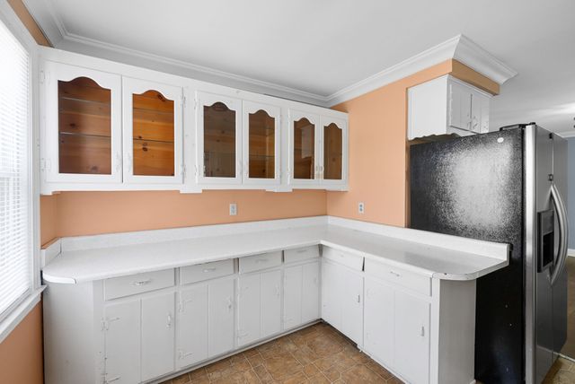 1446 McCan Dr, Clarksville, TN 37043