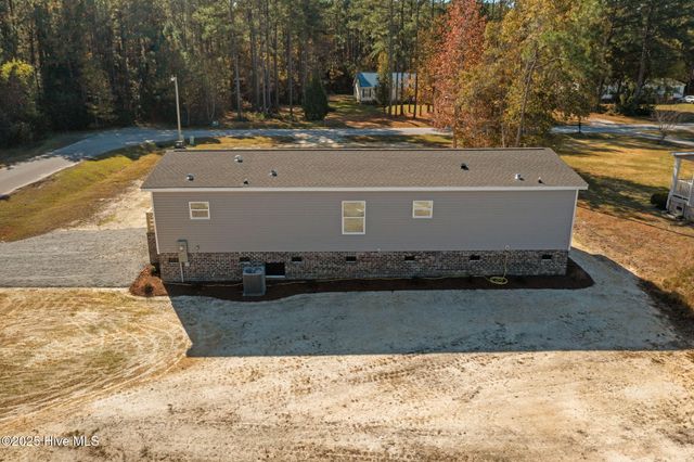 300 N Red Maple Court, Swansboro, NC 28584