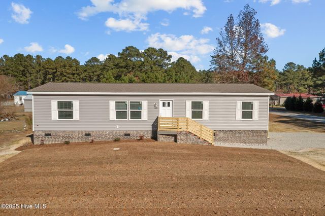 300 N Red Maple Court, Swansboro, NC 28584