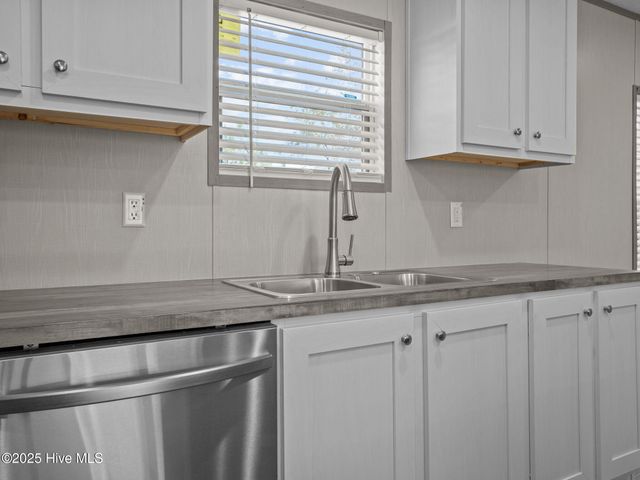 300 N Red Maple Court, Swansboro, NC 28584