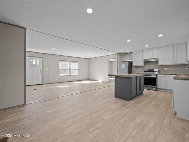 300 N Red Maple Court, Swansboro, NC 28584