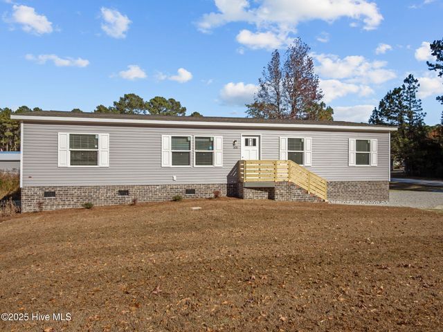 300 N Red Maple Court, Swansboro, NC 28584