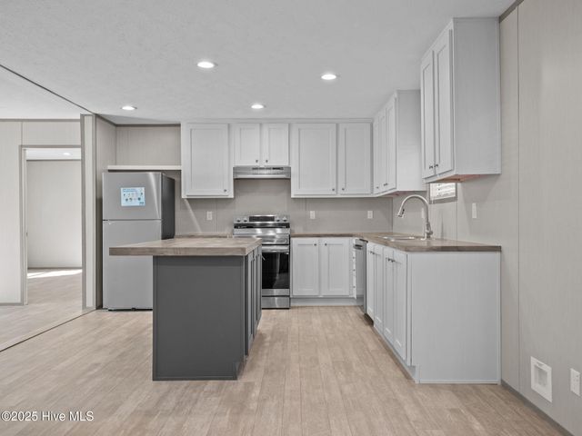 300 N Red Maple Court, Swansboro, NC 28584