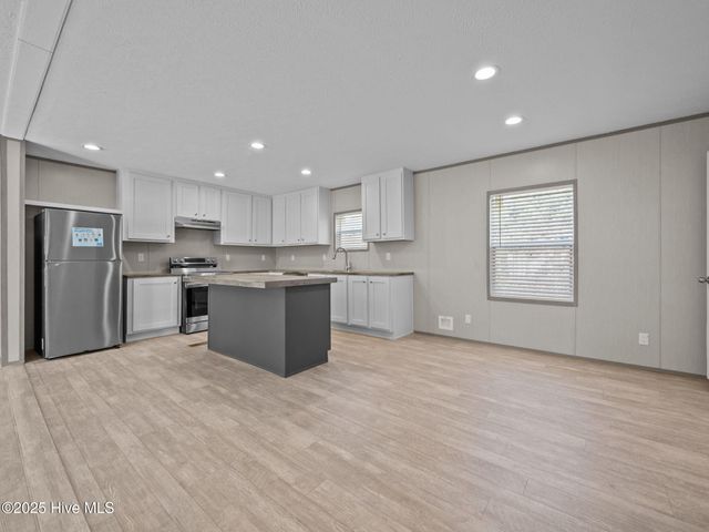 300 N Red Maple Court, Swansboro, NC 28584