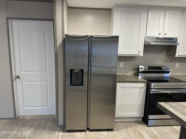 300 N Red Maple Court, Swansboro, NC 28584