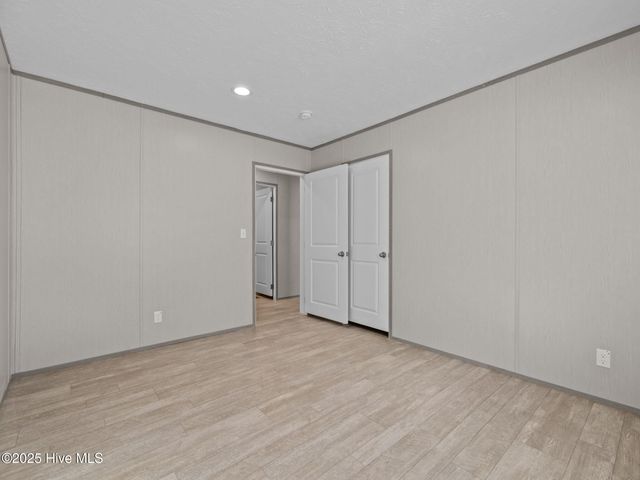 300 N Red Maple Court, Swansboro, NC 28584