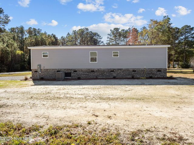 300 N Red Maple Court, Swansboro, NC 28584
