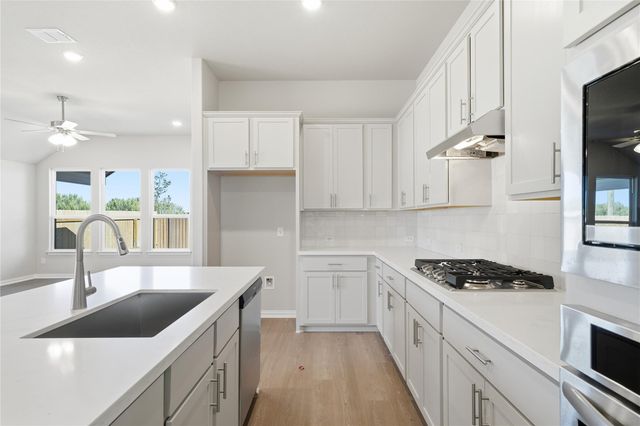 137 Greinert DR, Taylor, TX 76574