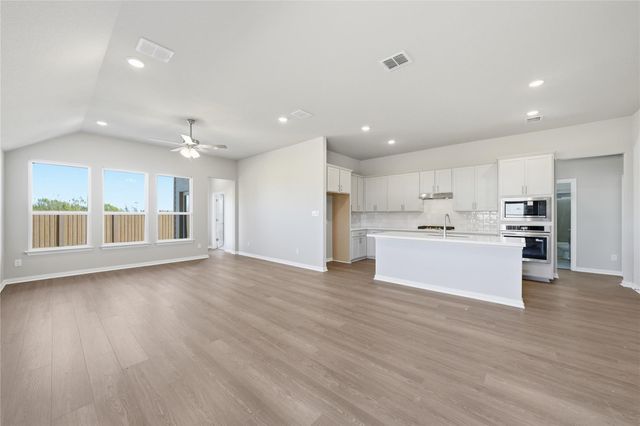 137 Greinert DR, Taylor, TX 76574