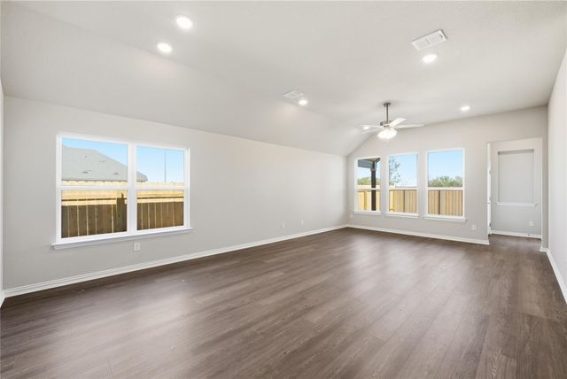 137 Greinert DR, Taylor, TX 76574