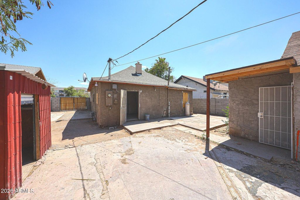 Image 11 of property listing at 1306 W POLK Street, Phoenix, AZ 85007