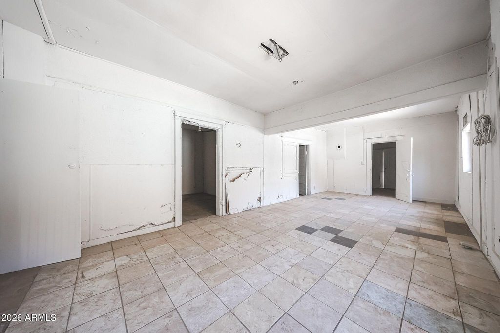Image 14 of property listing at 1306 W POLK Street, Phoenix, AZ 85007