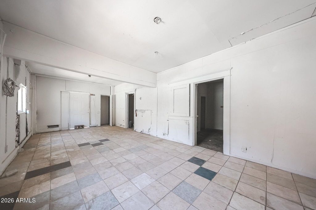 Image 15 of property listing at 1306 W POLK Street, Phoenix, AZ 85007