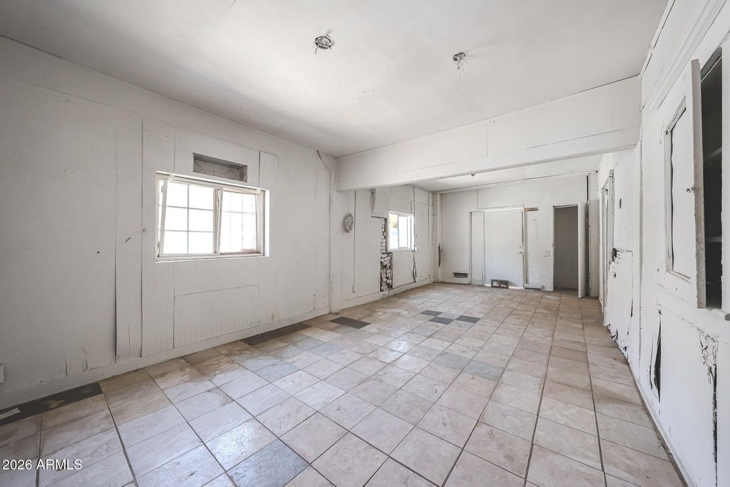 Image 16 of property listing at 1306 W POLK Street, Phoenix, AZ 85007
