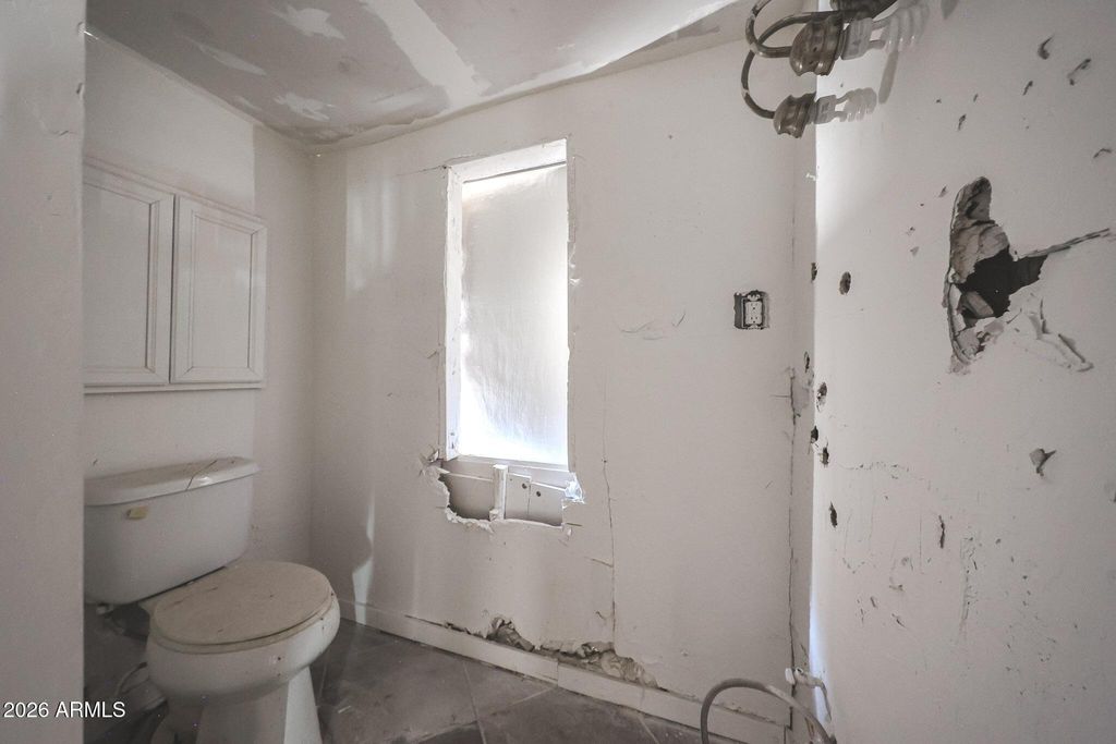 Image 30 of property listing at 1306 W POLK Street, Phoenix, AZ 85007